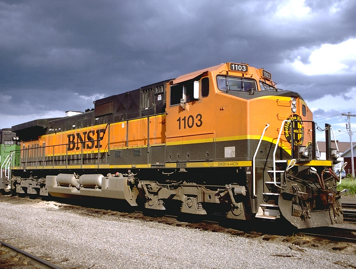 BNSF1103XL.JPG