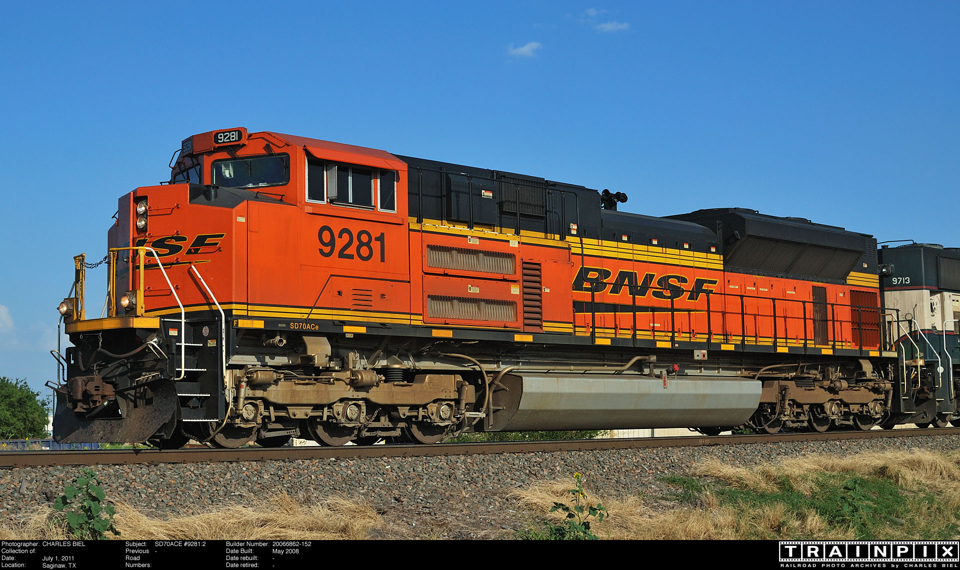 http://www.trainpix.com/bnsf/EMDORIG/SD70ACE/19201140/9281.JPG
